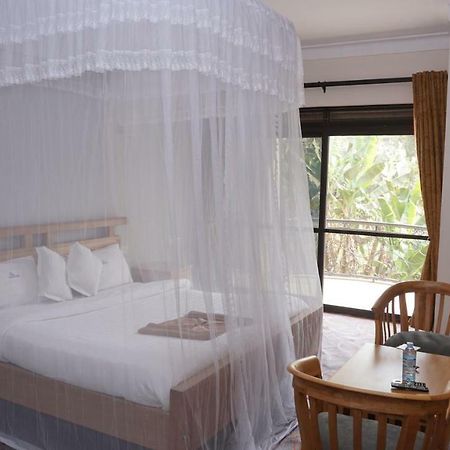 Cepha'S Inn Kabale Esterno foto