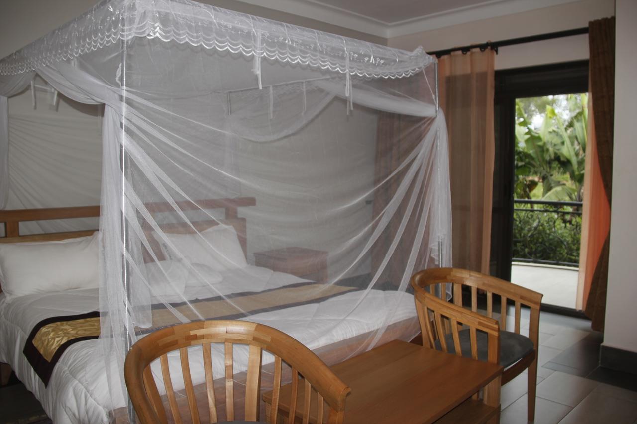 Cepha'S Inn Kabale Esterno foto