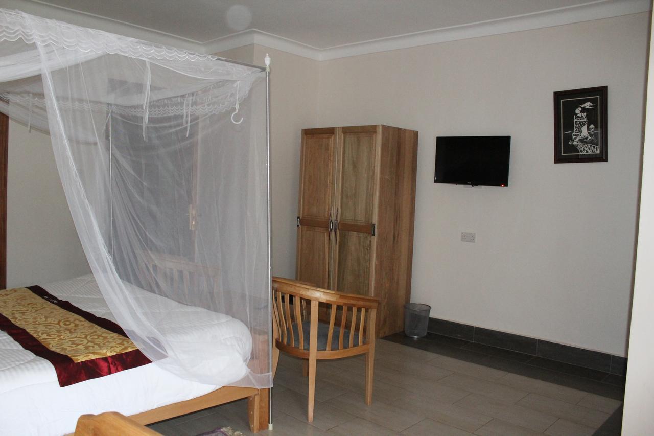 Cepha'S Inn Kabale Esterno foto