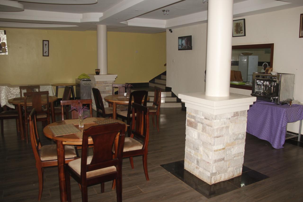 Cepha'S Inn Kabale Esterno foto