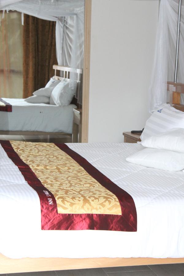 Cepha'S Inn Kabale Esterno foto