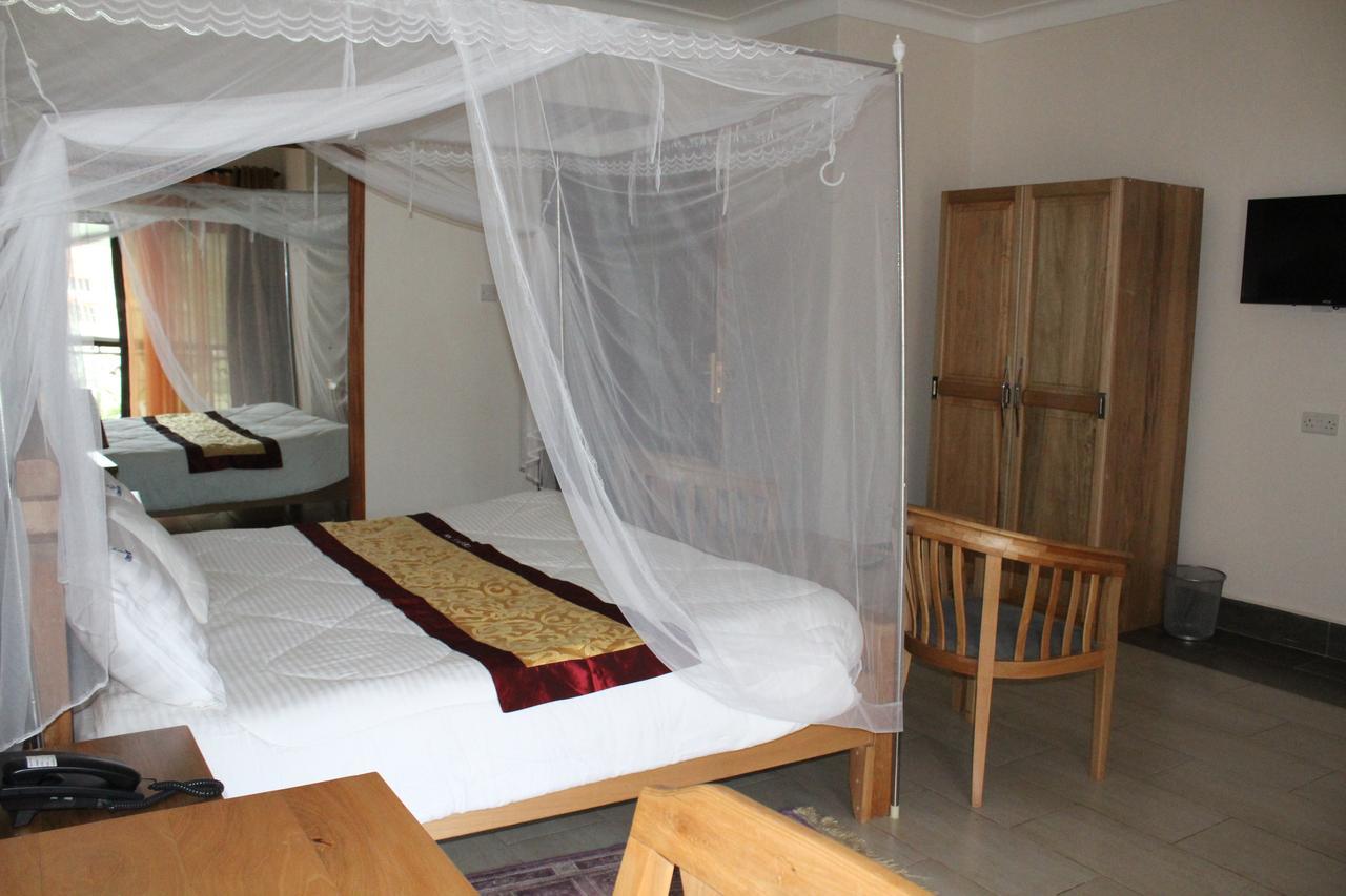Cepha'S Inn Kabale Esterno foto