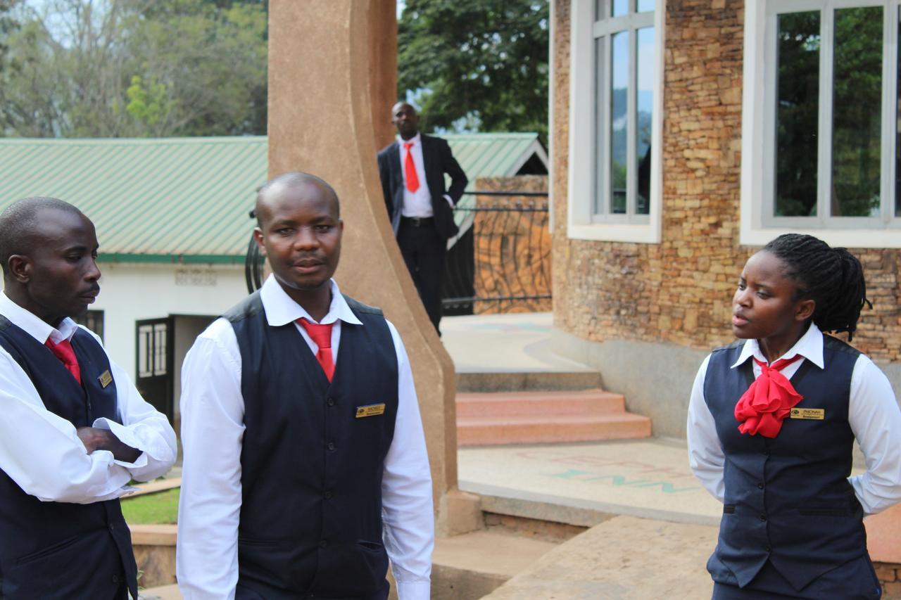 Cepha'S Inn Kabale Esterno foto