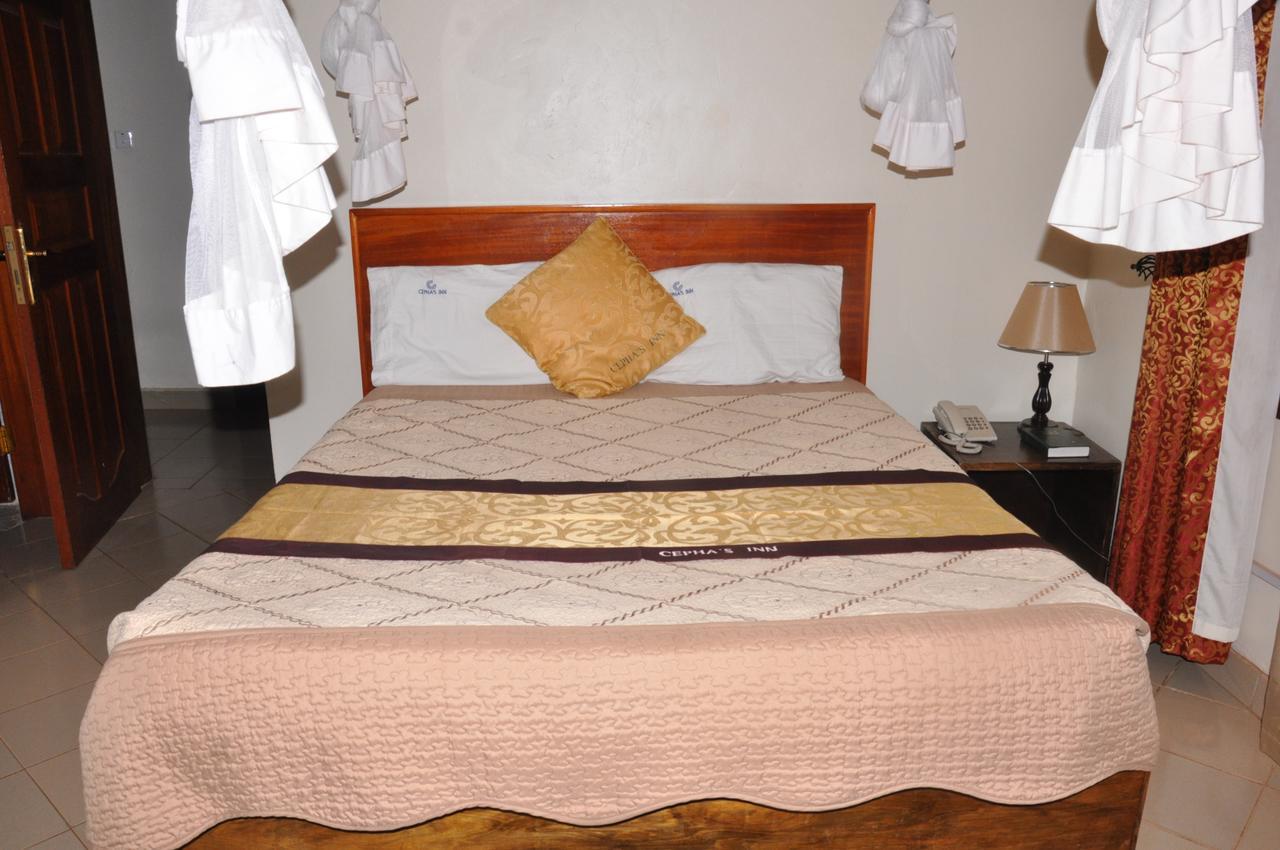 Cepha'S Inn Kabale Esterno foto