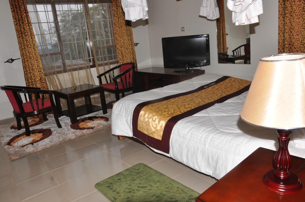Cepha'S Inn Kabale Esterno foto