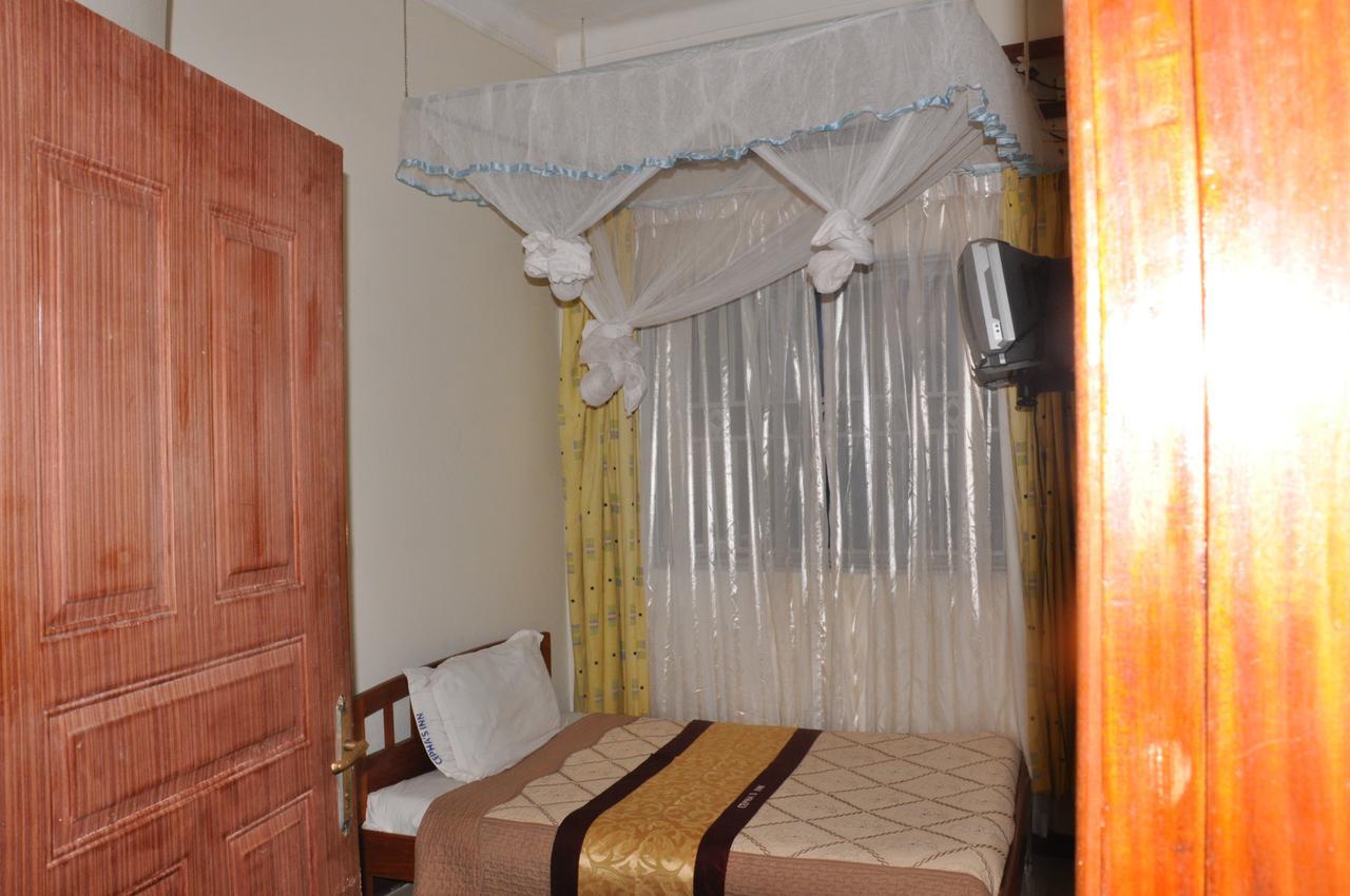 Cepha'S Inn Kabale Esterno foto