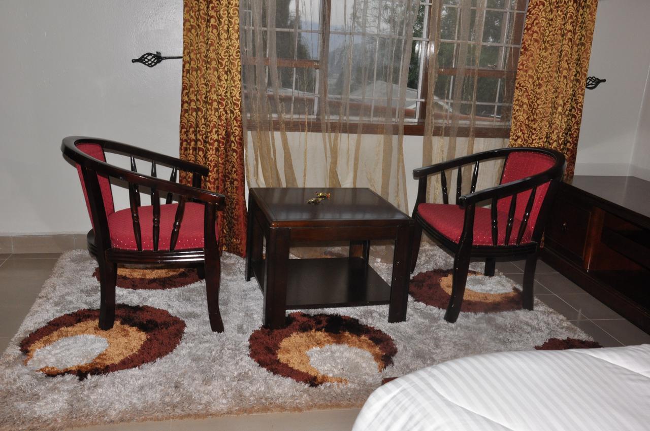 Cepha'S Inn Kabale Esterno foto