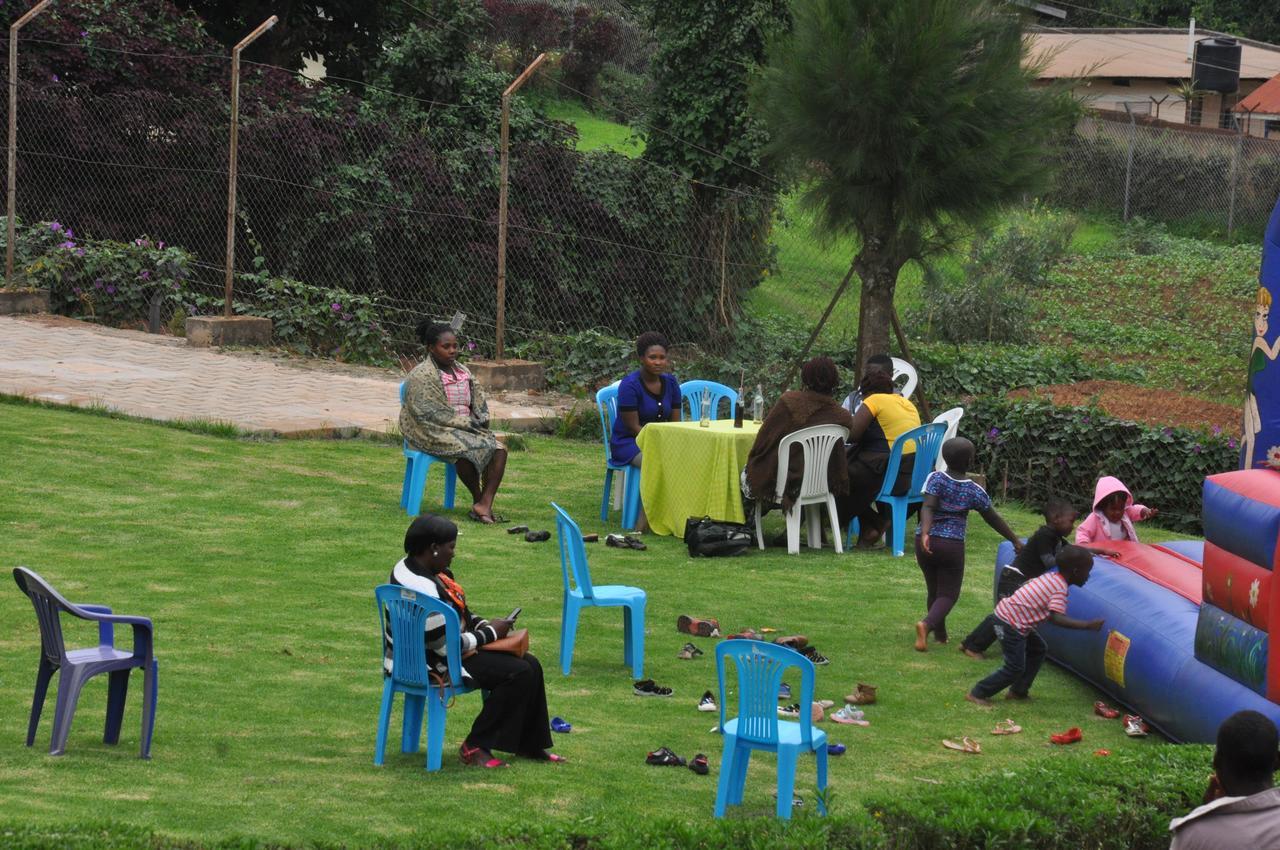 Cepha'S Inn Kabale Esterno foto