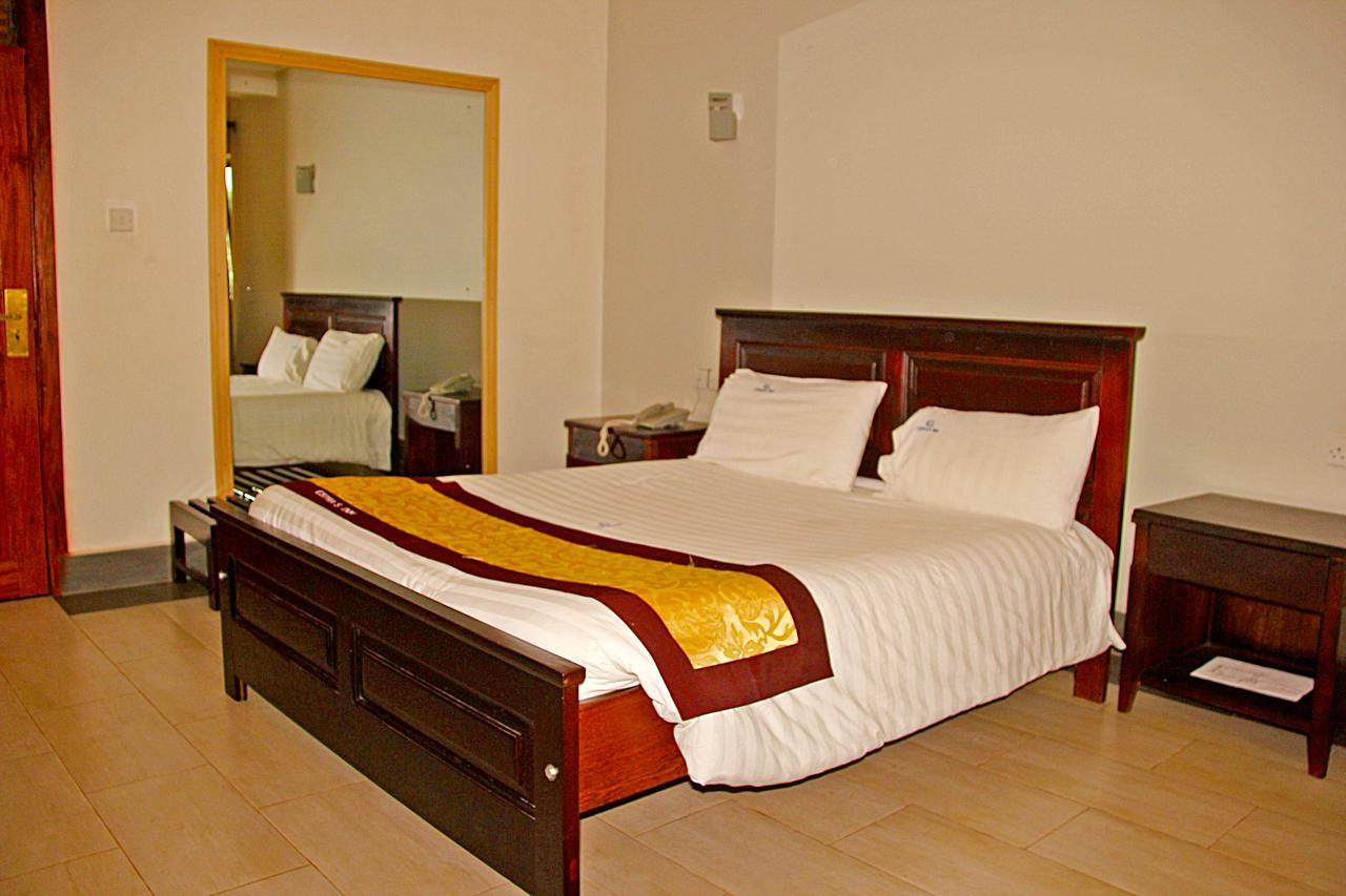 Cepha'S Inn Kabale Esterno foto