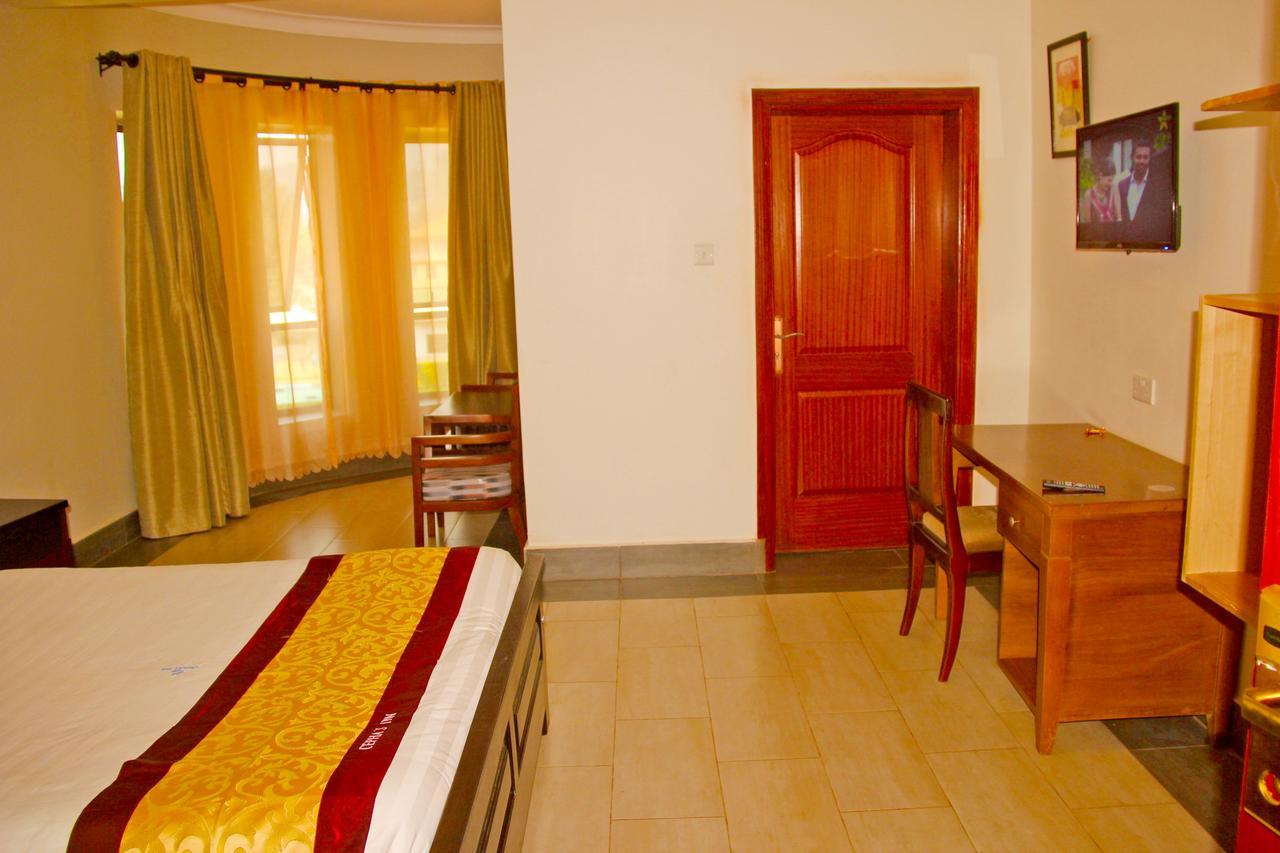 Cepha'S Inn Kabale Esterno foto