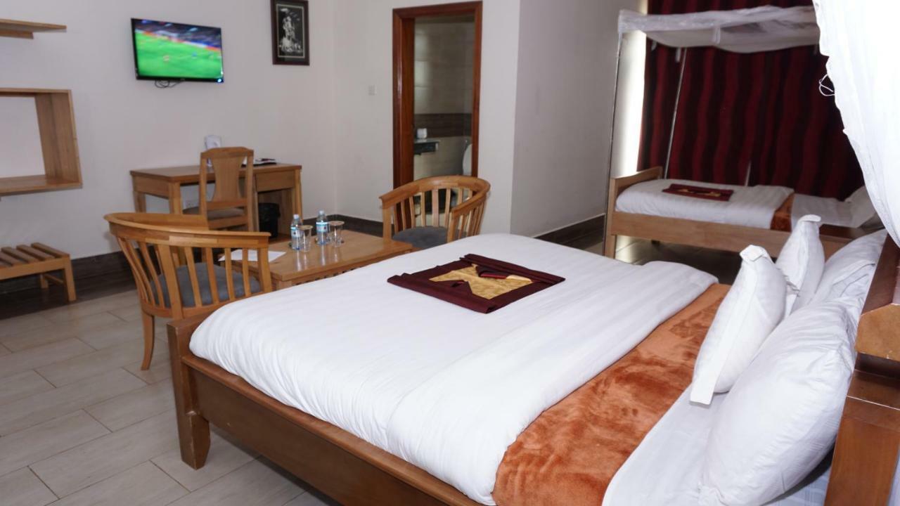 Cepha'S Inn Kabale Esterno foto