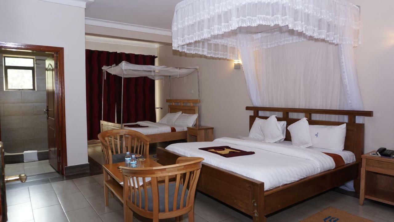 Cepha'S Inn Kabale Esterno foto